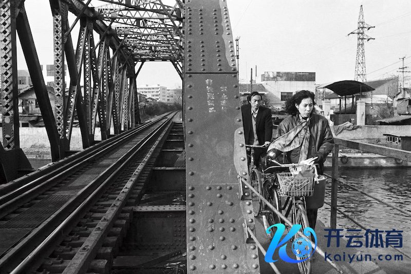 陆元敏，苏州河系列，1990年代